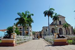 22 Cuba - Trinidad - Plaza Mayor - Palacio Brunet, Museo Romantico - Iglesia Parroquial de la Santisima, Church of the Holy Trinity.jpg